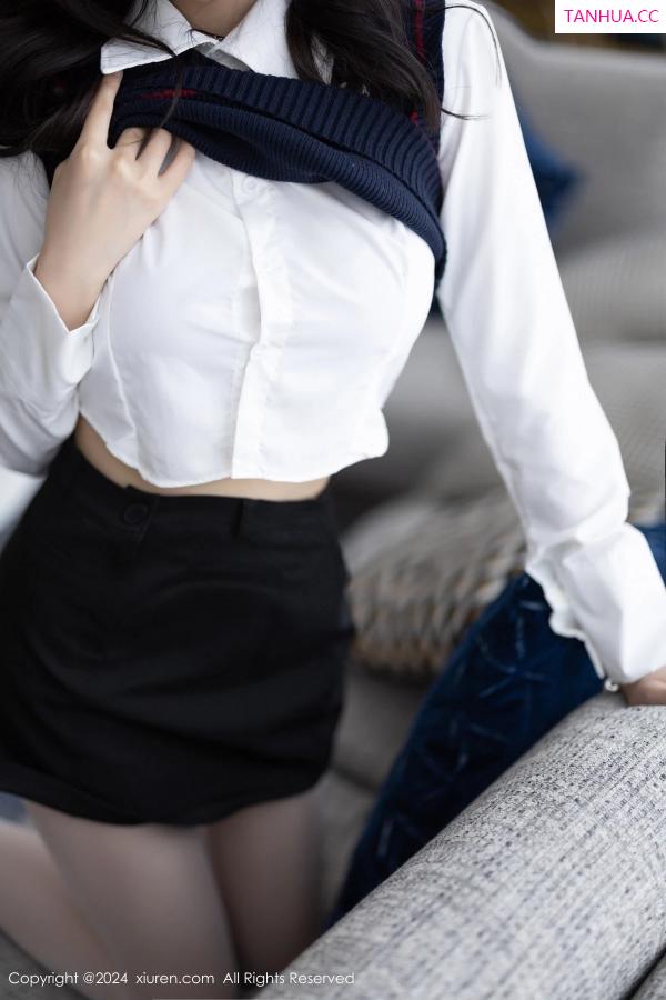玥儿玥  [XiuRen]高清写真图 2024.03.18 No.8247 玥儿玥 丝袜美腿第29张图片